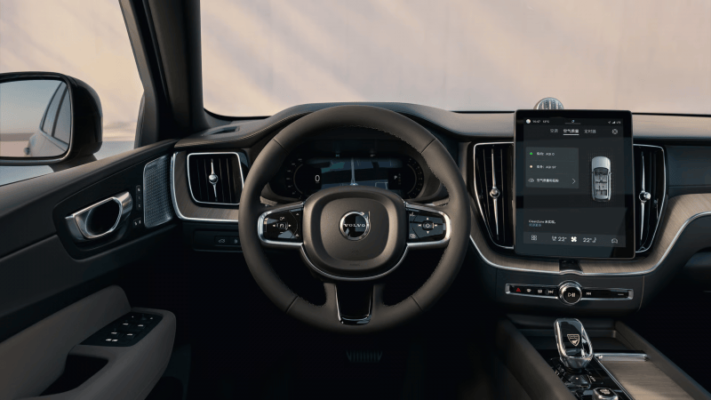 沃尔沃XC60 T8:豪华混动SUV新选择,家庭出行省心又实用